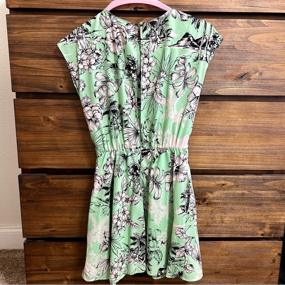Zara Dress with beautiful print 😍 - Picture 2 of 7